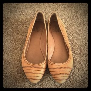 Lucky Brand tan flats